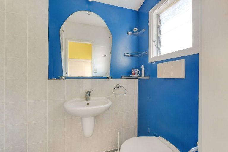 Photo of property in 29 Kayeleen Place, Cockle Bay, Auckland, 2014