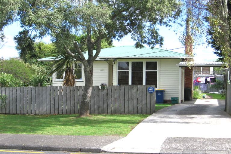 Photo of property in 1/33 Neil Avenue, Te Atatu Peninsula, Auckland, 0610