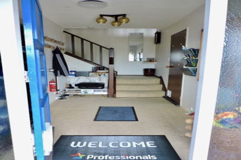 Photo of property in 4 Katarina Grove, Tawa, Wellington, 5028