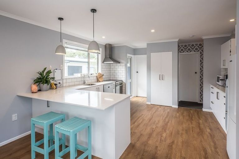 Photo of property in 2 Konini Grove, Raumati Beach, Paraparaumu, 5032