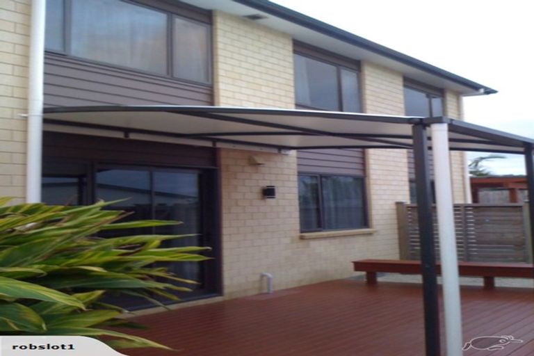 Photo of property in 43 Harrowglen Drive, Northcross, Auckland, 0630