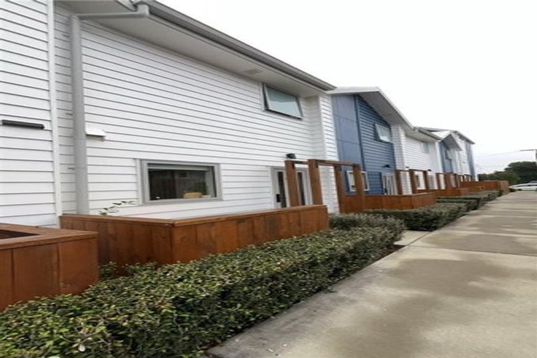 Photo of property in 6/8 Yeovil Road, Te Atatu Peninsula, Auckland, 0610