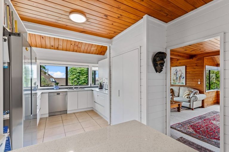 Photo of property in 27 Cherub Place, West Harbour, Auckland, 0618