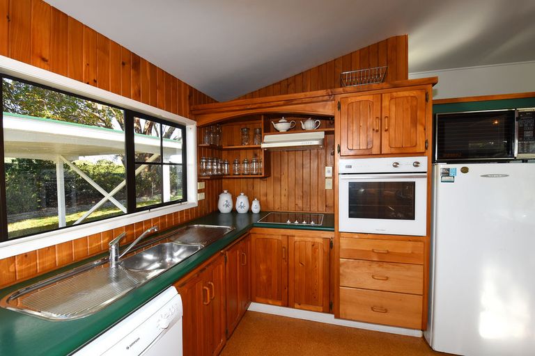 Photo of property in 16 Weld Street, Martinborough, 5711