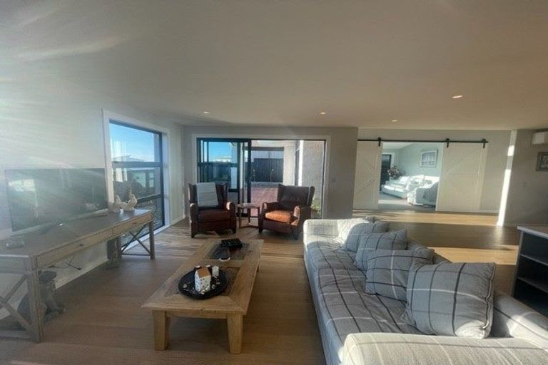 Photo of property in 14 Rotorua Grove, Aotea, Porirua, 5024