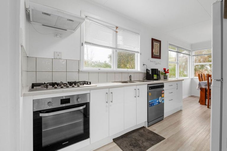 Photo of property in 104 Collins Road, Melville, Hamilton, 3206