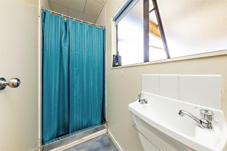 Photo of property in 6 Waterview Road, Favona, Auckland, 2024