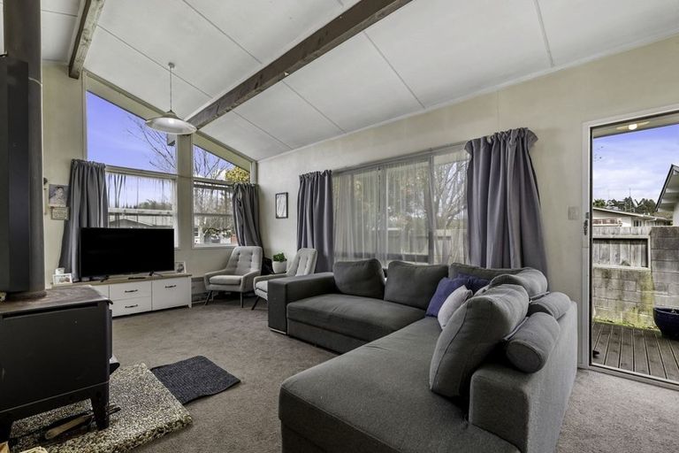 Photo of property in 6 Adam Place, Mangakakahi, Rotorua, 3015