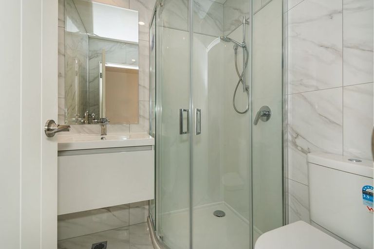 Photo of property in 4/26 Springvale Drive, Fairview Heights, Auckland, 0632