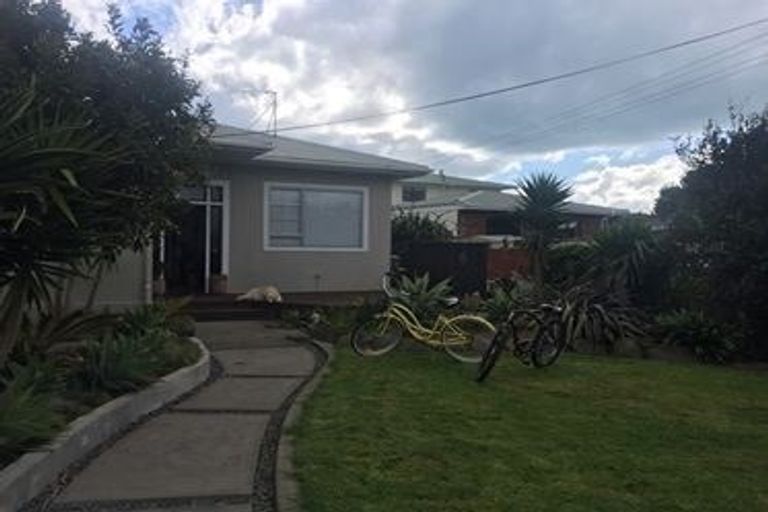 Photo of property in 22 Sackville Street, Fitzroy, New Plymouth, 4312