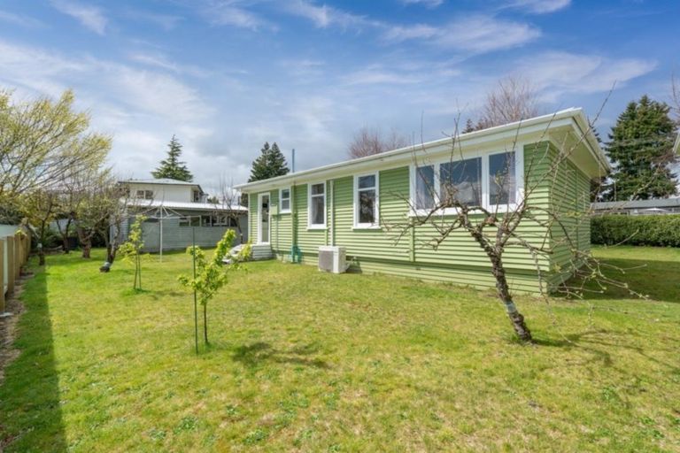 Photo of property in 18 Charles Crescent, Rainbow Point, Taupo, 3330