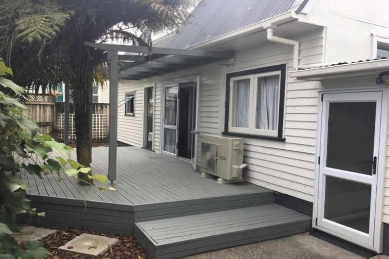 Photo of property in 1 River Road, Te Atatu Peninsula, Auckland, 0610
