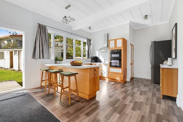 Photo of property in 22 Garfield Road, Helensville, 0800