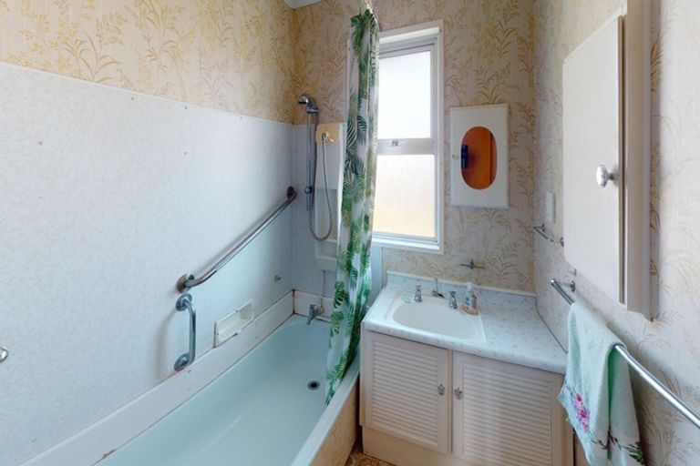 Photo of property in 33 Tararua Terrace, Cloverlea, Palmerston North, 4412