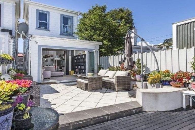 Photo of property in 4 Caroline Street, Mount Victoria, Wellington, 6011