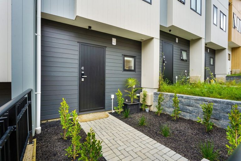 Photo of property in 41 Morihana Close, Glen Eden, Auckland, 0602