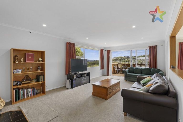 Photo of property in 6 Peach Tree Grove, Maungaraki, Lower Hutt, 5010