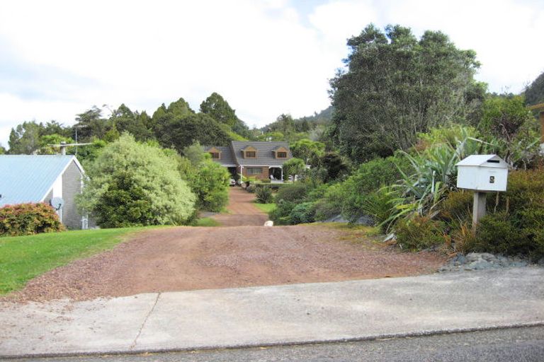Photo of property in 7 Atarua Gardens, Waiatarua, Auckland, 0604