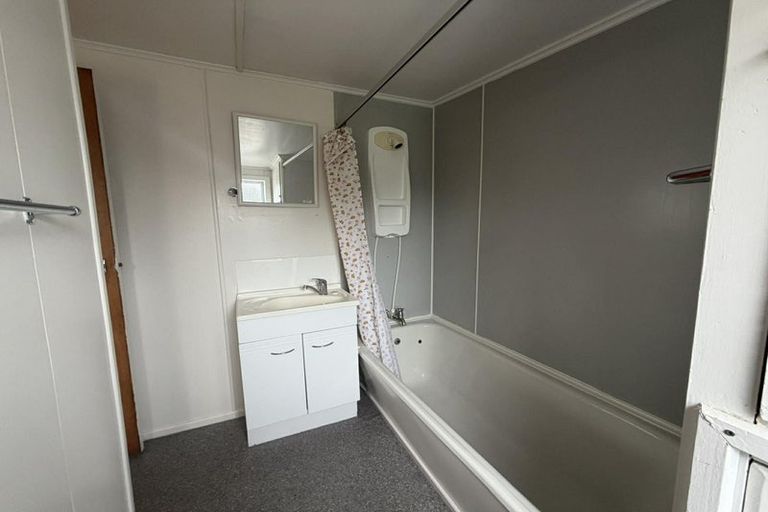 Photo of property in 27 Paremata Crescent, Paremata, Porirua, 5024