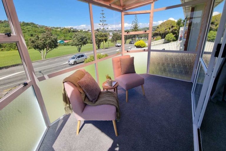 Photo of property in 130 Main Road, Titahi Bay, Porirua, 5022