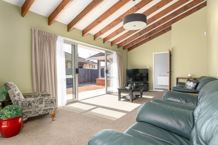 Photo of property in 61 Karnak Crescent, Russley, Christchurch, 8042