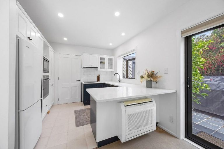 Photo of property in 75b Aikmans Road, Merivale, Christchurch, 8014