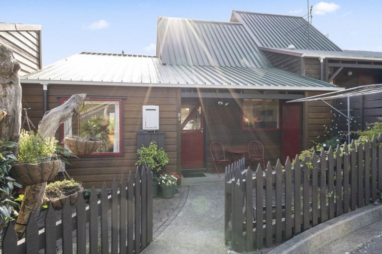 Photo of property in The Triangle, 4/33 Halswater Drive, Churton Park, Wellington, 6037