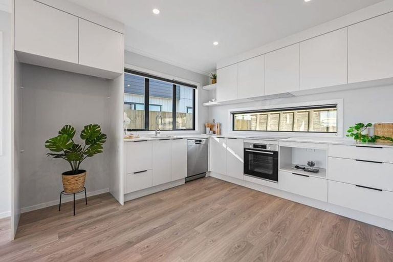 Photo of property in 2/44 Rose Berry Crescent, Flagstaff, Hamilton, 3210