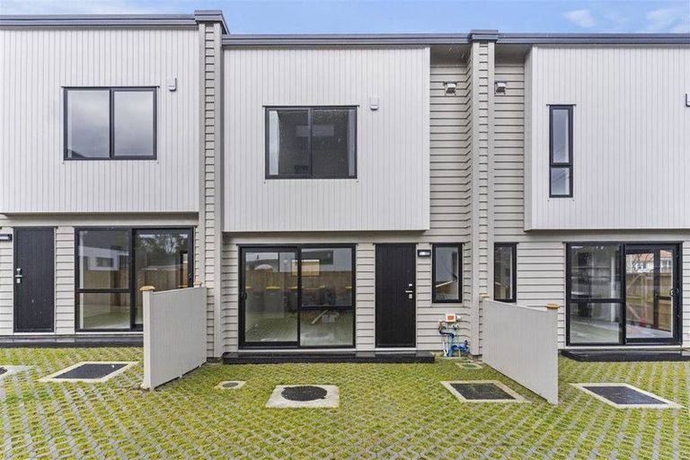 Photo of property in 2/62 Smythe Road, Henderson, Auckland, 0612