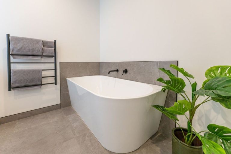 Photo of property in 35 Ashford Avenue, Hokowhitu, Palmerston North, 4410