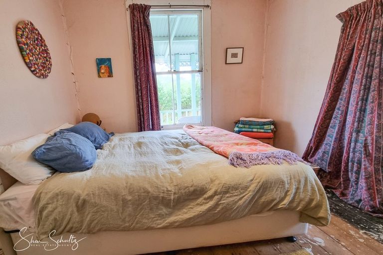 Photo of property in 10 Franklin Road, Paparoa, 0571