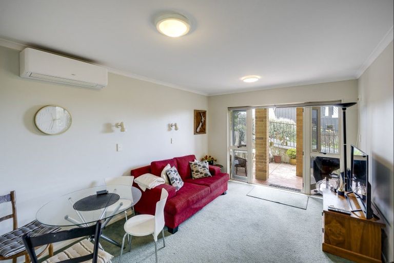 Photo of property in 76a Churchill Drive, Taradale, Napier, 4112