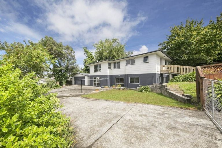 Photo of property in 35 Kemp Road, Massey, Auckland, 0614