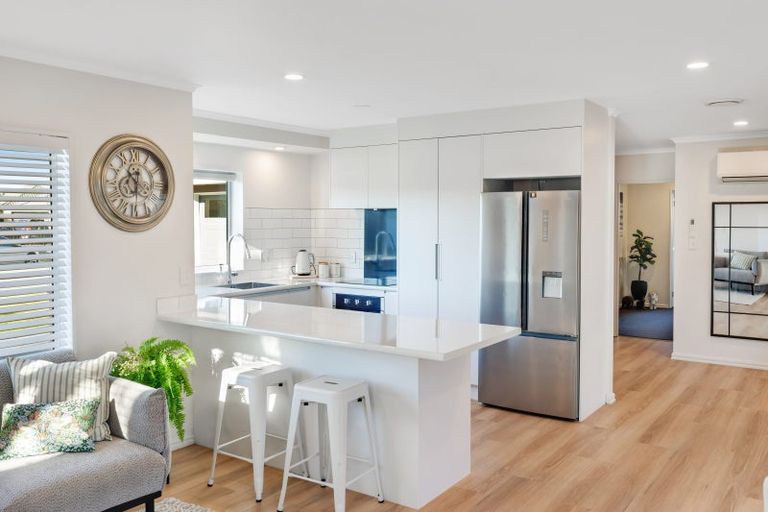 Photo of property in 33 Kirsten Place, Parklands, Christchurch, 8083