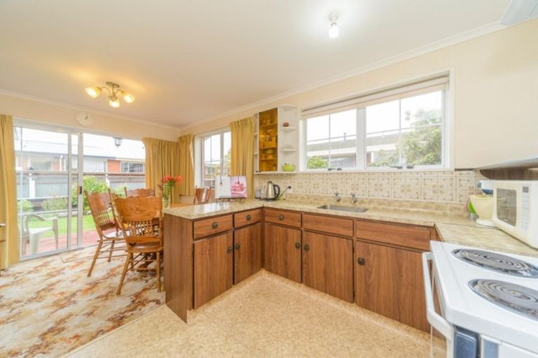 Photo of property in 2/142 Heretaunga Street, Palmerston North, 4414