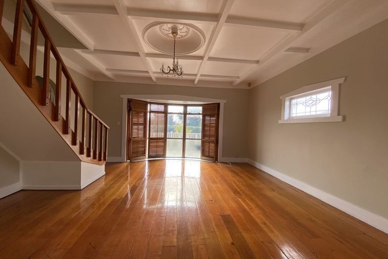 Photo of property in 6 Riro Street, Point Chevalier, Auckland, 1022