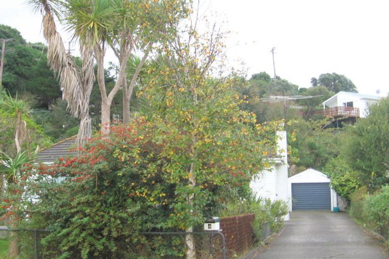 Photo of property in 4 Lincoln Avenue, Tawa, Wellington, 5028