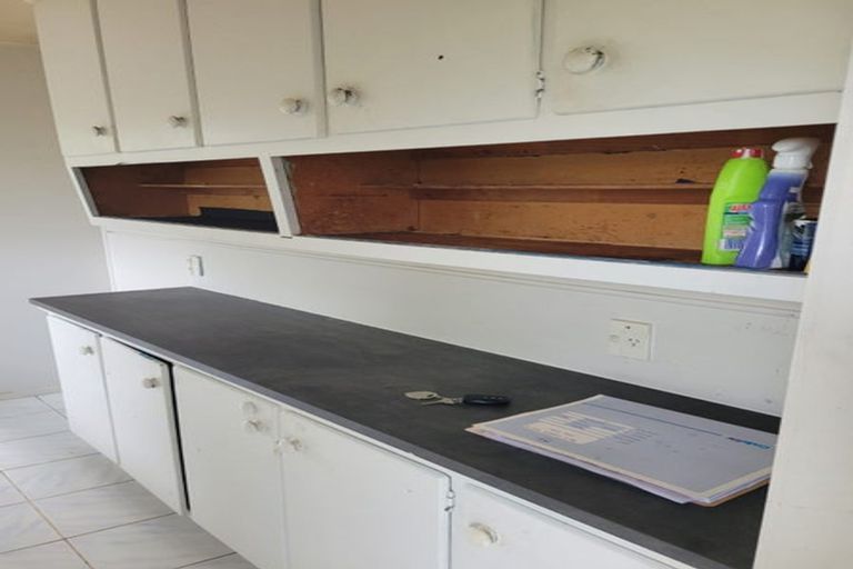 Photo of property in 43 Rathgar Road, Henderson, Auckland, 0610