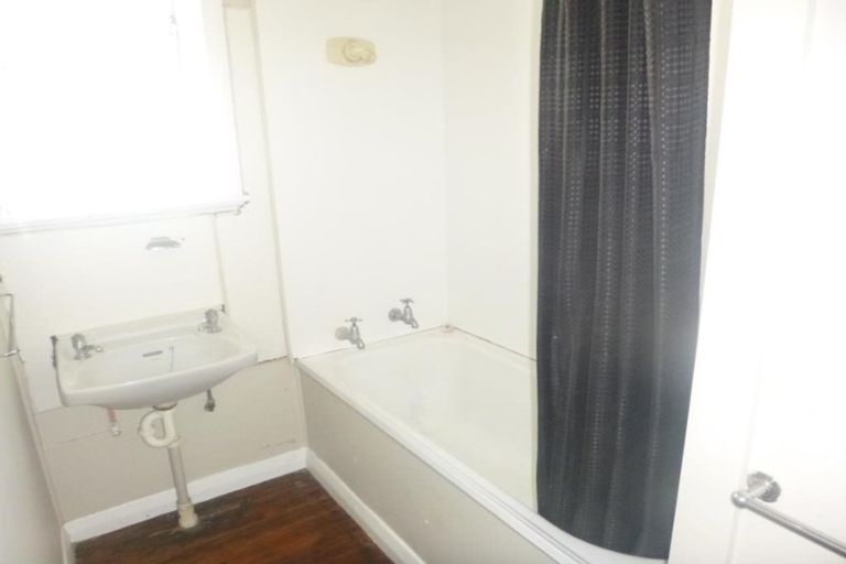 Photo of property in 6 Raymond Terrace, Fairfield, Lower Hutt, 5011