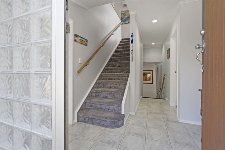 Photo of property in 15 York Road, Titirangi, Auckland, 0604