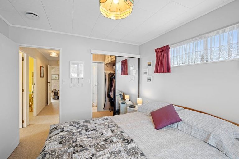 Photo of property in 10 Broadbelt Grove, Levin, 5510