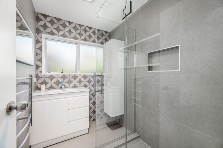 Photo of property in 2/59 Archibald Road, Kelston, Auckland, 0602