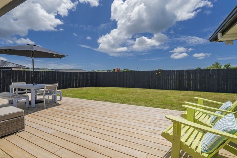 Photo of property in 8 Palm Drive, Whitianga, 3510