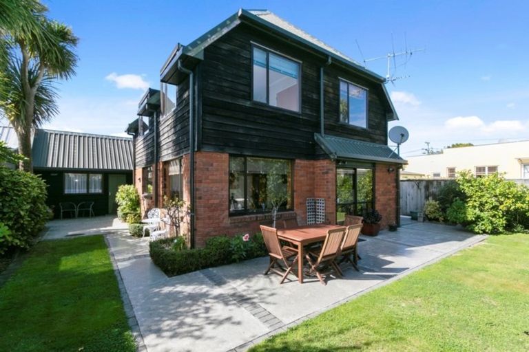 Photo of property in 36a Whites Line West, Woburn, Lower Hutt, 5010