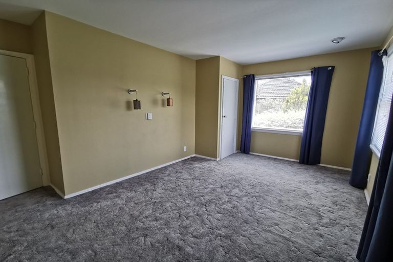 Photo of property in 17 Bateman Avenue, Bryndwr, Christchurch, 8053