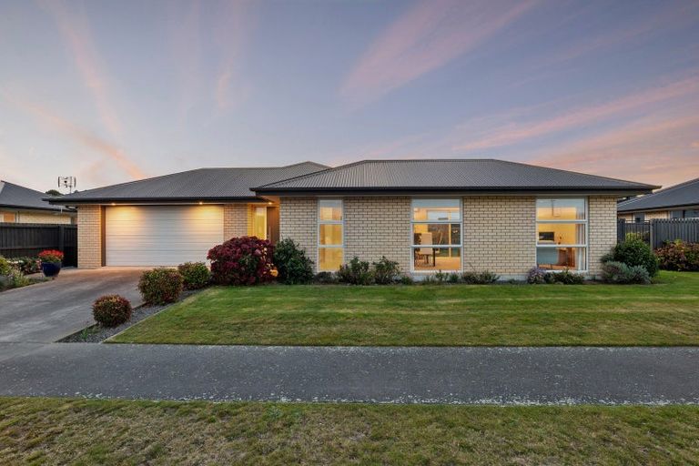 Photo of property in 12 Killarney Avenue, Halswell, Christchurch, 8025