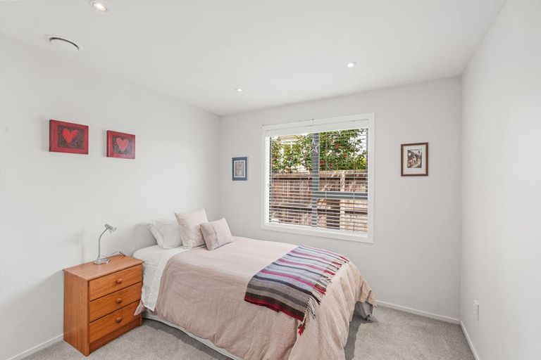 Photo of property in 9 Inglewood Place, Avonhead, Christchurch, 8042