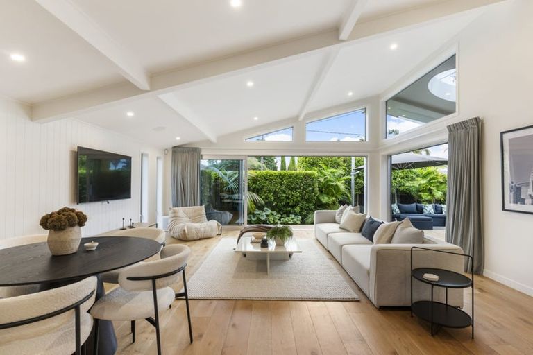 Photo of property in 39 Doment Crescent, Orewa, 0931