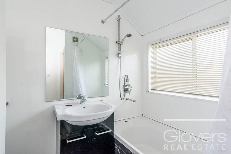 Photo of property in 1/106 West Coast Road, Glen Eden, Auckland, 0602