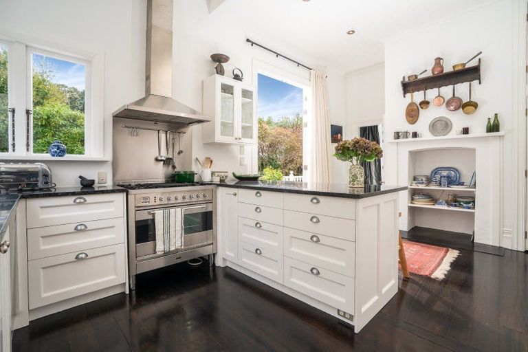 Photo of property in 165 Karori Road, Karori, Wellington, 6012